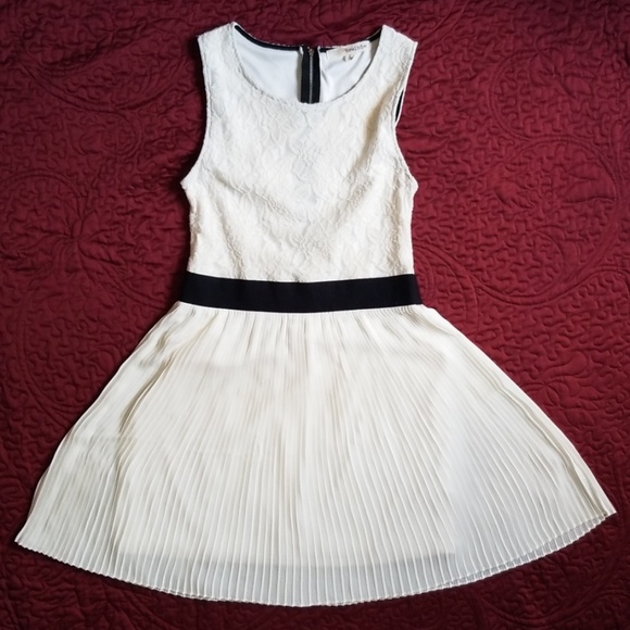 Rewind Dresses & Skirts - 🌷BOGO🛍 Rewind cocktail dress